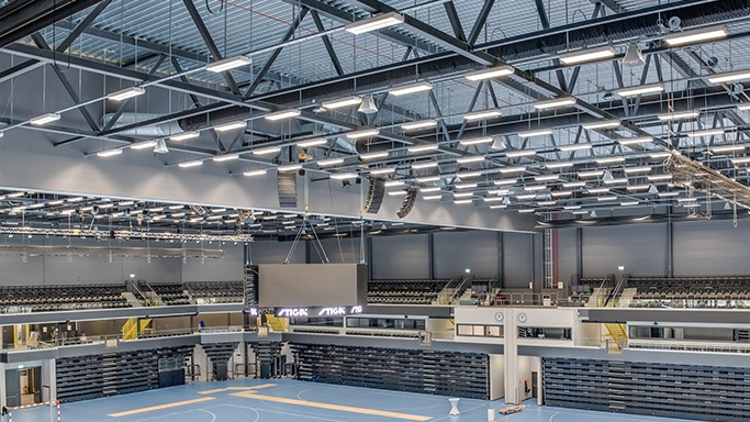 意甲联赛焦点战：尤文图斯险胜罗马